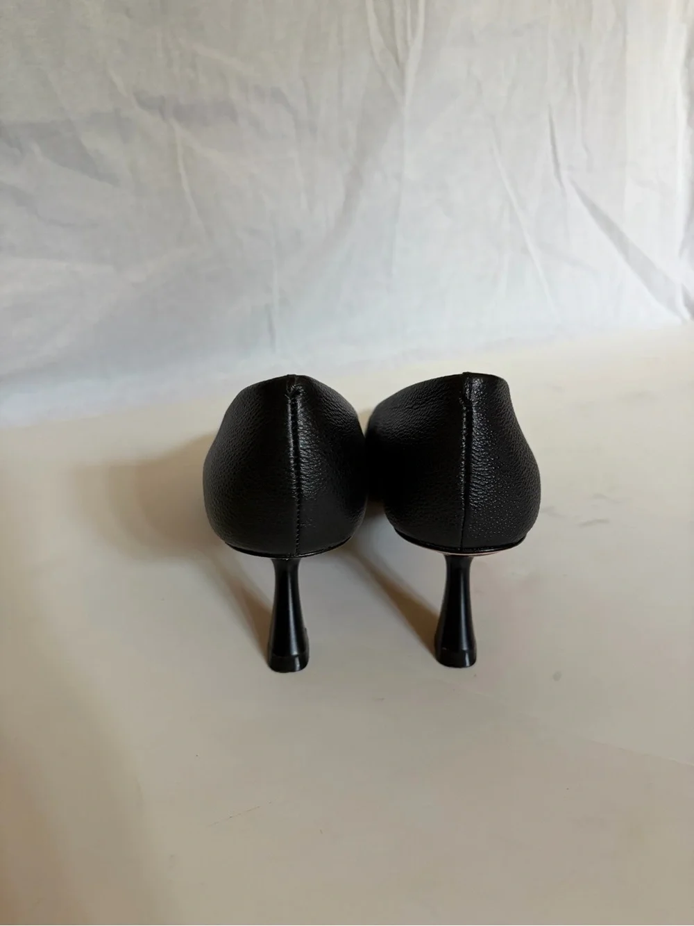 Leather kitten heel pumps